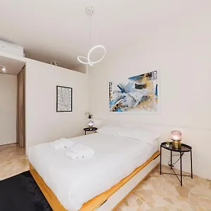 Luminoso In Porta Venezia Apartment