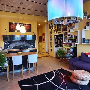  Apartment Maison Mavu: With Fiber Wi-fi, Near Jazz Arena Italy